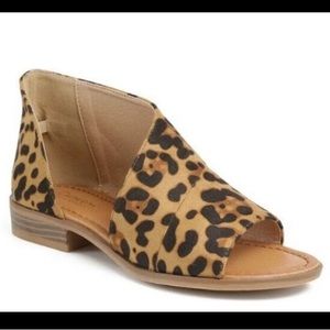 Catherine Malandrino Leopard Ultra Suede Samdals